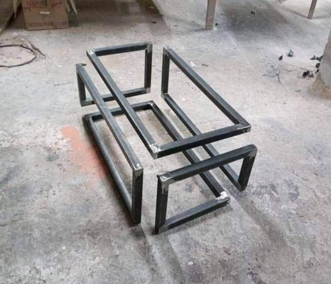 A single welded square-pipe sculpture that appears to be several interlocking rectangular frames, creating an optical illusion.