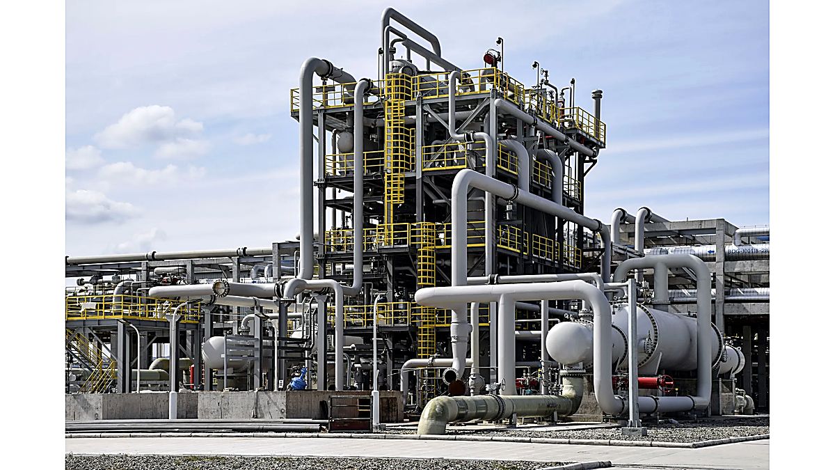Chemical plant corrosion resistant stainless steel fittings and flanges
