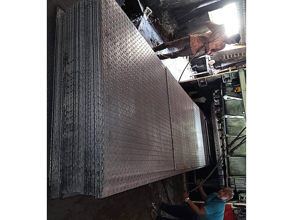 Chequered Plates — Stainless steel sheets plates round bars supplier Mumbai — 304 316 310S