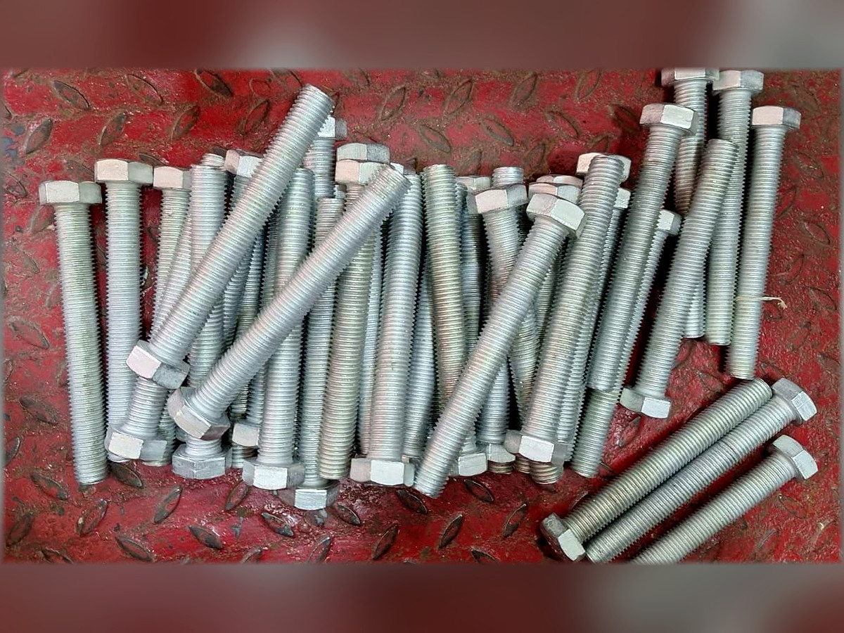 High-tensile steel bolts in assorted lengths and diameters